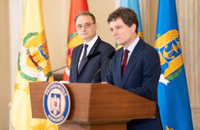 Luca Niculescu în discuție politică la București
