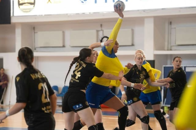 Corona Brașov a obținut prima victorie în Liga Florilor în meciul cu Știința București