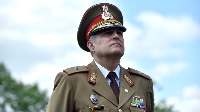 Generalul Dorin Toma discutând despre reforma MApN