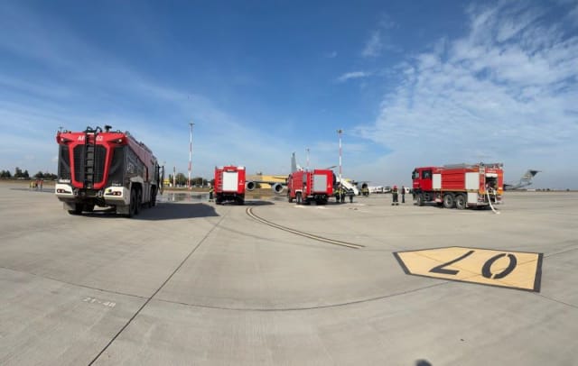 Exercițiu de intervenție pe Aeroportul Mihail Kogălniceanu simulează incendiu la aeronavă