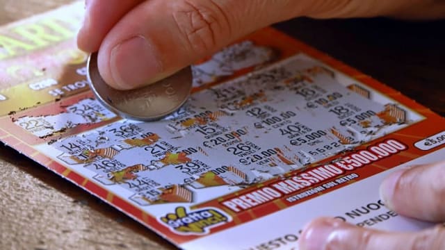 Un italian a cerut 10 milioane de euro cu un bilet falsificat la loto