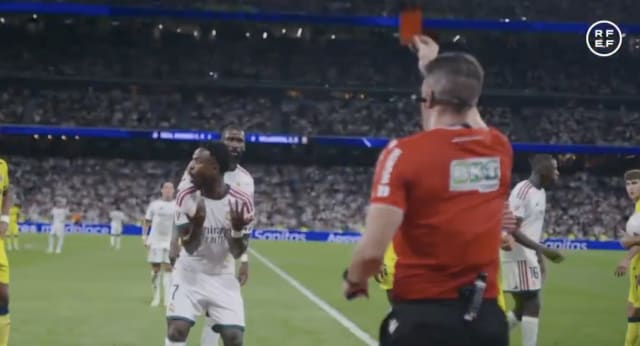 Vinicius în timpul meciului Real Madrid - Villarreal