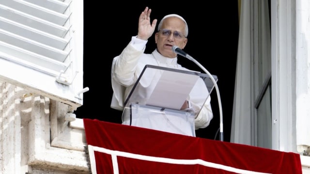 Papa Leon al XIV-lea anunțând intervenția chirurgicală