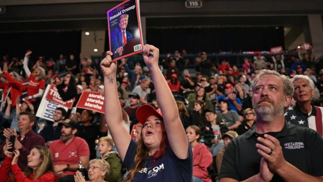 Donald Trump la miting electoral