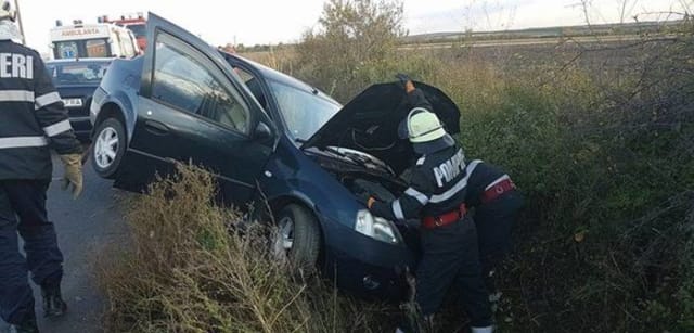 Un șofer începător a provocat un accident în Timiș, trei tineri au fost răniți