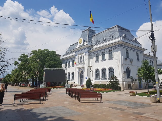 sala de ședințe a Primăriei Pitești, dezbatere publică