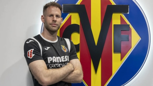 Portarul Peter Gulacsi la meci
