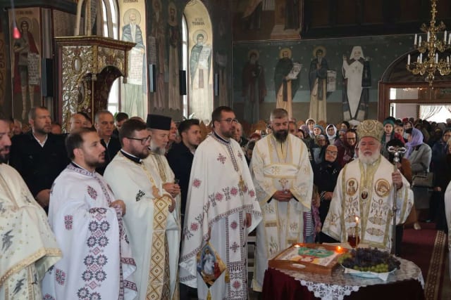 Credincioșii din Niculițel au sărbătorit hramul Bisericii Sfânta Parascheva