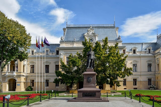 conferință afaceri în sala Vasile Pogor Iași