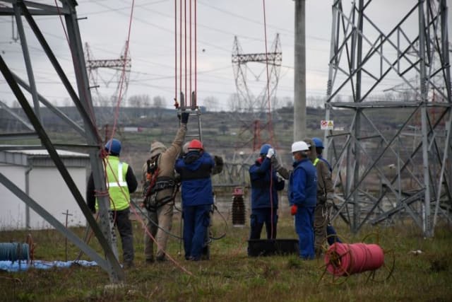 rețea electrică, stâlpi, lucrări de întreținere