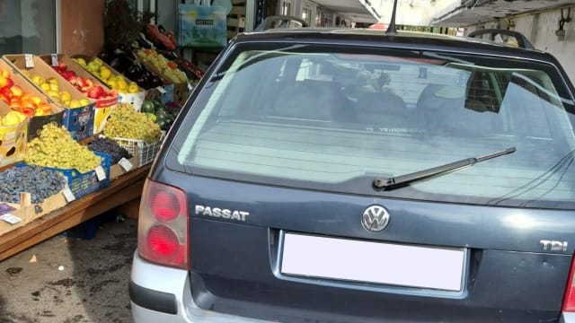 Parcare la intrarea în Piața Pajura