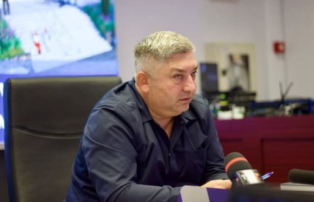Alin Tișe discutând despre politica românească