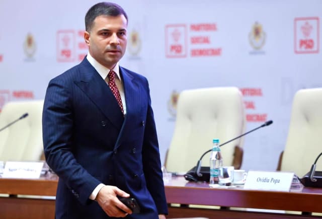 Ștefan Ovidiu Popa la o conferință de presă