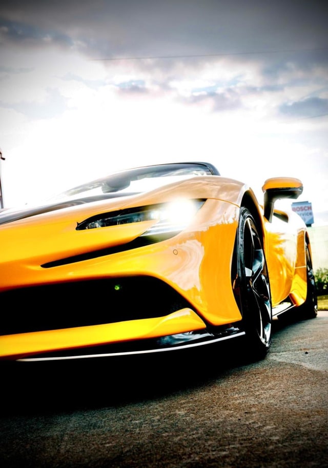 O expoziție cu automobile Ferrari va avea loc în Piața Libertății din Timișoara