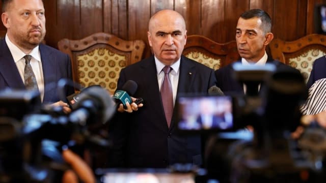 Ilie Bolojan la o conferință de presă