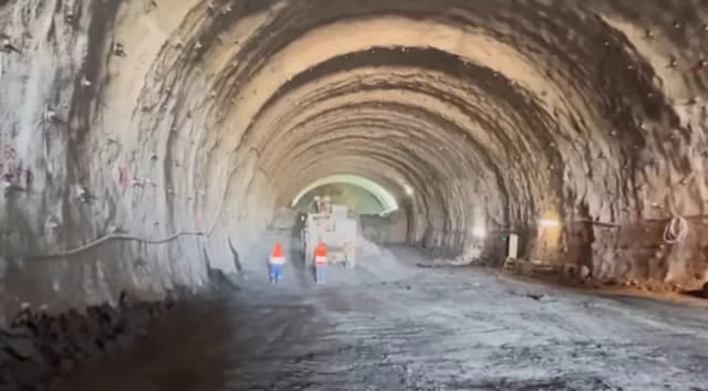 Pasajele de evacuare din tunelurile A1 Margina-Holdea au fost finalizate