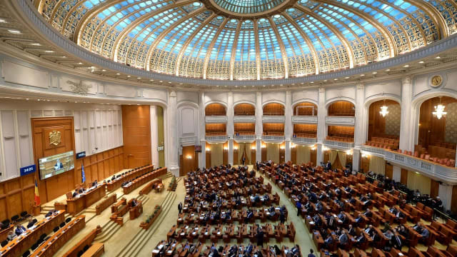parlamentari în dezbatere politică, sala de ședințe