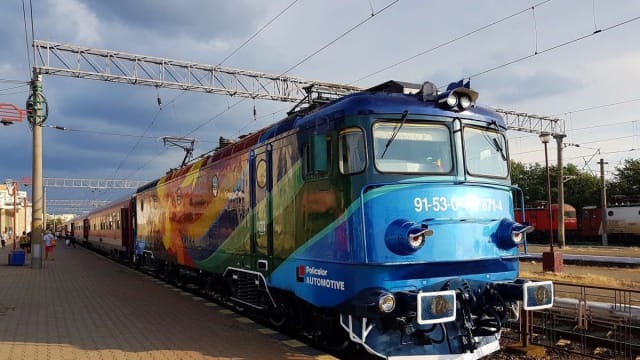 tren imobilizat în gară, defecțiune locomotivă
