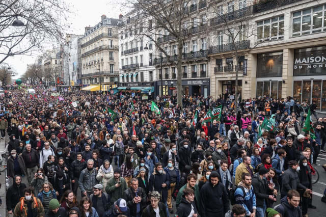 proteste și intervenție poliție în Franța