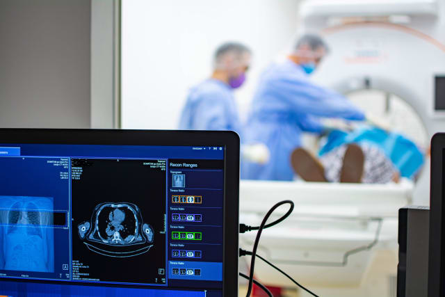 medic endocrinologie explicând sindromul metabolic