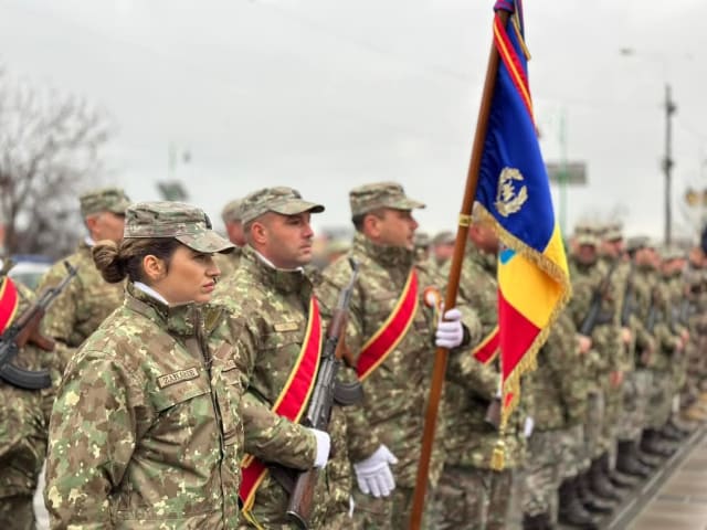 soldați militari în pregătire, unitate militară
