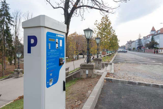 parcări cu plată în Sfântu Gheorghe, mașini, semne de circulație