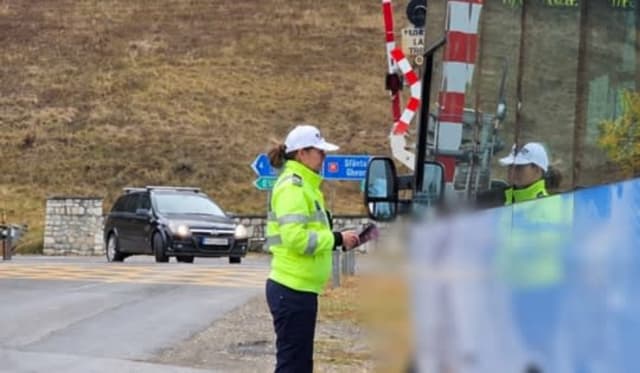 control poliție rutieră la trecerea la nivel cu calea ferată