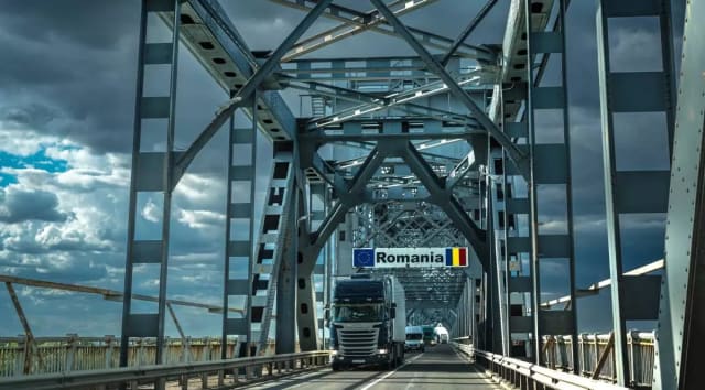 Podul Prieteniei Giurgiu-Ruse în timpul lucrărilor