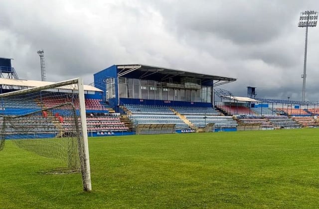 stadion de fotbal, echipe în meci