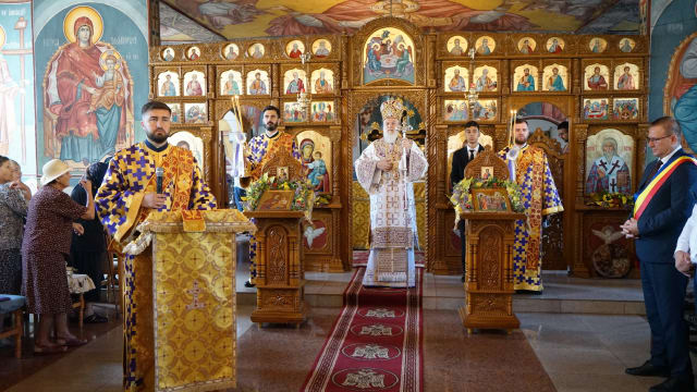 ceremonie religioasă la biserica Sfântul Nifon din Călărași