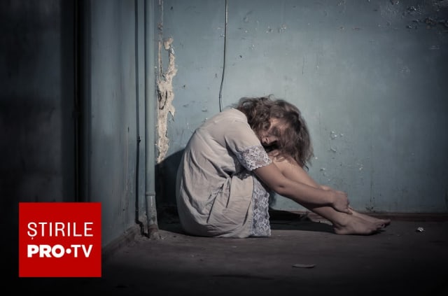 agresor și victimă în timpul intervenției poliției