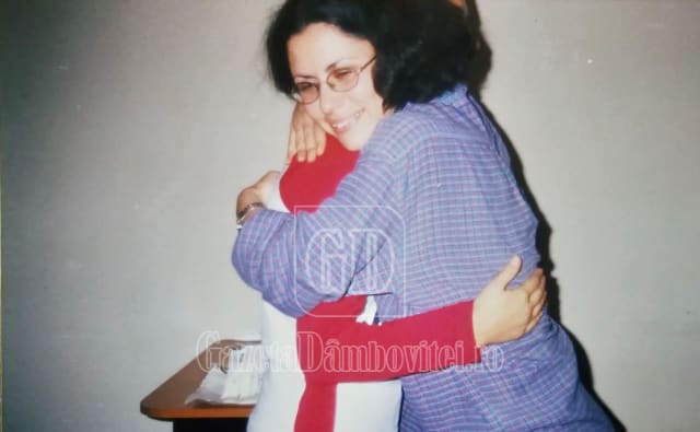 adunare comunitară pentru sprijinirea profesoarei Monica Beșleagă