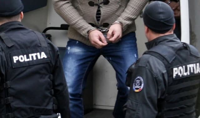 Polițiști în acțiune, suspect reținut, anchetă criminalistică