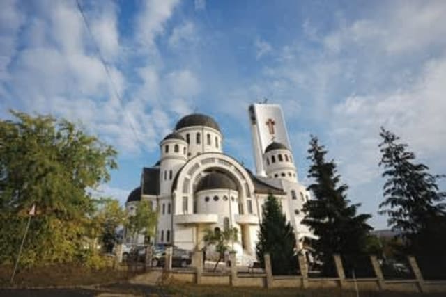 Preasfințitul Părinte Benedict oficiind Sfânta Liturghie la Zalău