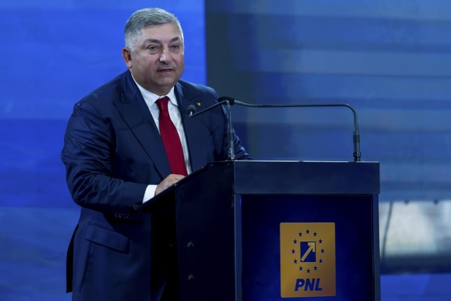 Alin Tișe în timpul unui discurs politic
