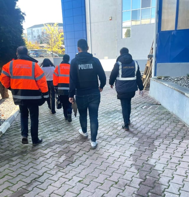 Polițiști de imigrări în control