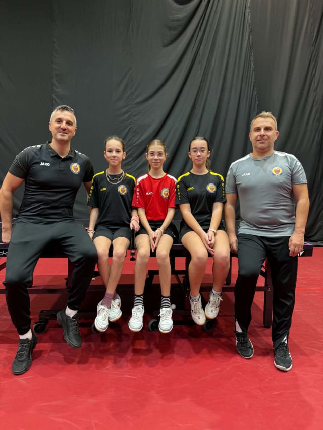 tinere sportive tenis de masă Zalău