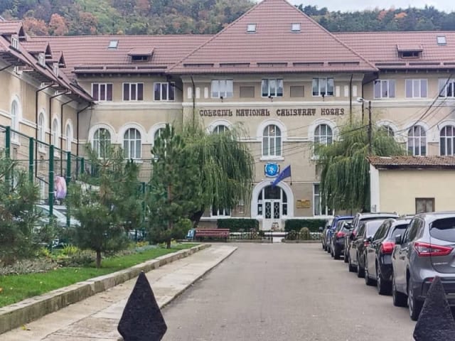 examen scris pentru directori în sala de clasă