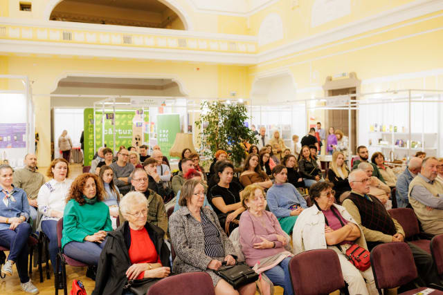 târg de carte în Satu Mare, cititori și autori