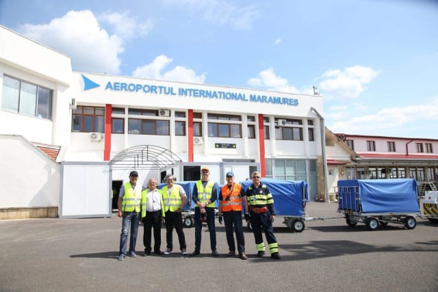 Aeroport modernizat în Maramureș, avion pe pistă