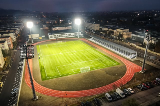 stadionul Carpați în timpul unui meci de fotbal