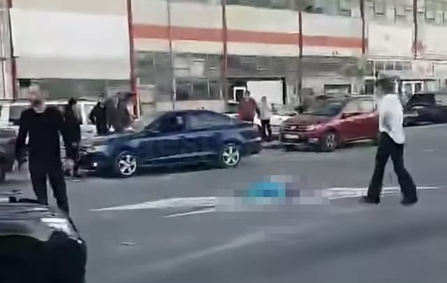 mașină accident pieton strada Albești Curtea de Argeș