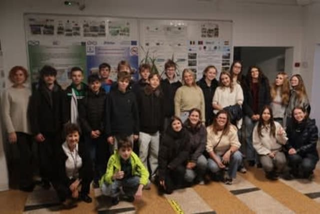 elevi belgieni vizitând colegiul din Bacău