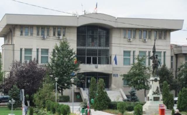 clădirea prefecturii Teleorman, oficiali în discuție