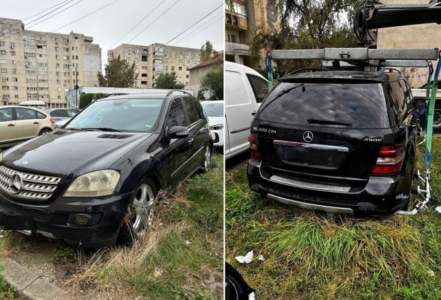 Mercedes ML abandonat pe spațiu verde din Ploiești