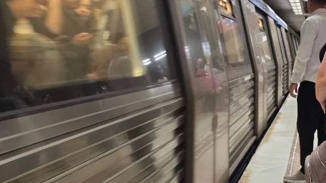 tren de metrou blocat la stația Constantin Brâncoveanu