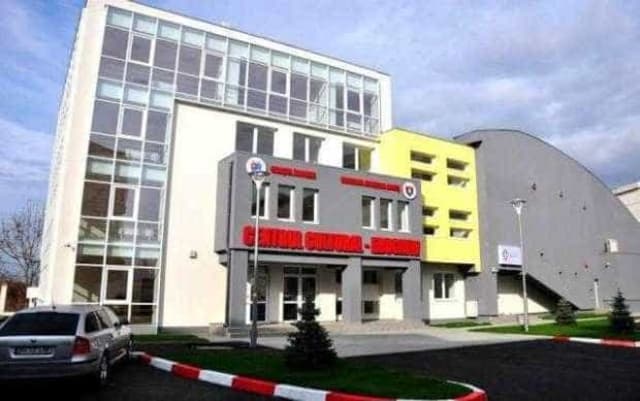 Elevi de la școala Topîrceanu în spectacol de teatru