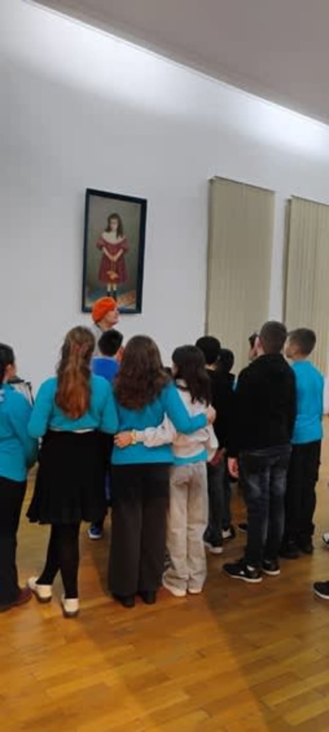elevi vizitând muzeul în Brăila