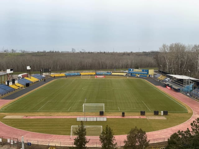 meci de fotbal juniori pe stadionul din Crevedia