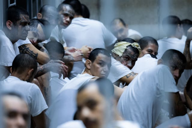 detenție în închisoare, soldați și deținuți